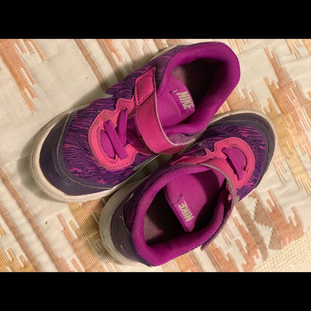 Nike tennis shoes